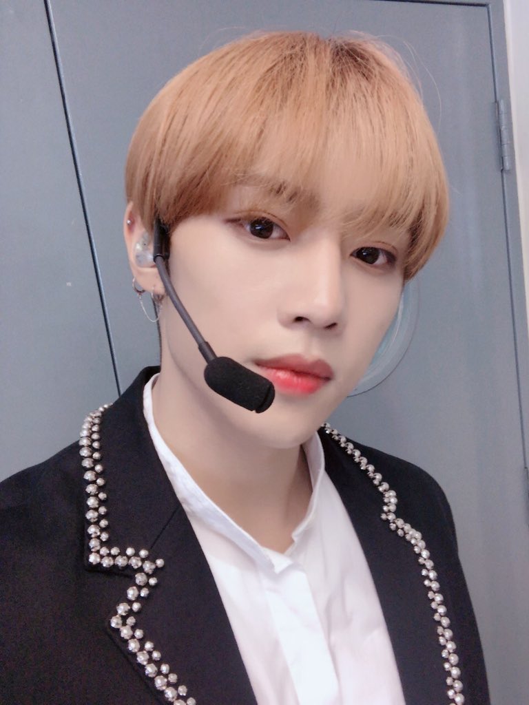 newboyztwt's tweet image. Una pasadita bien faster nomás para decir que se unan de una vez por todas al #RɑIliStrᥱᥲm porque este rey picioso ha lanzado una nueva canción después de tiempo y yo como su fiel #1 debo encargarme de promocionar #겨울𝐁𝐥𝐨𝐬𝐬𝐨𝐦 as he deserves! 

𝕤caredy 𝕔at ☆ #𝑘itai