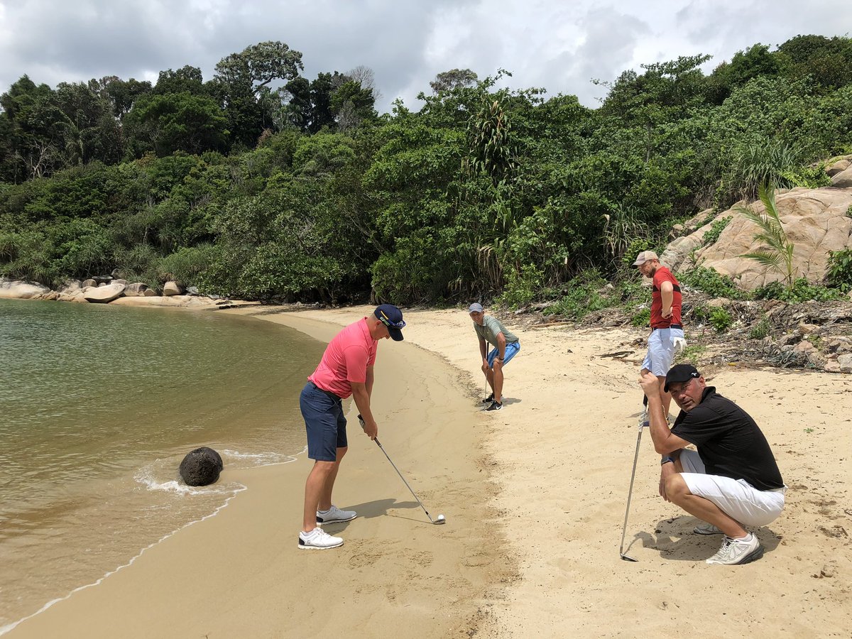 Mikeyf1977's tweet photo. @CaddieNetwork #bintan #indonnesia @StevenJHall @Babbott101 @guysimpson79 🙏🏻 #fore https://t.co/Ia5sVrg149