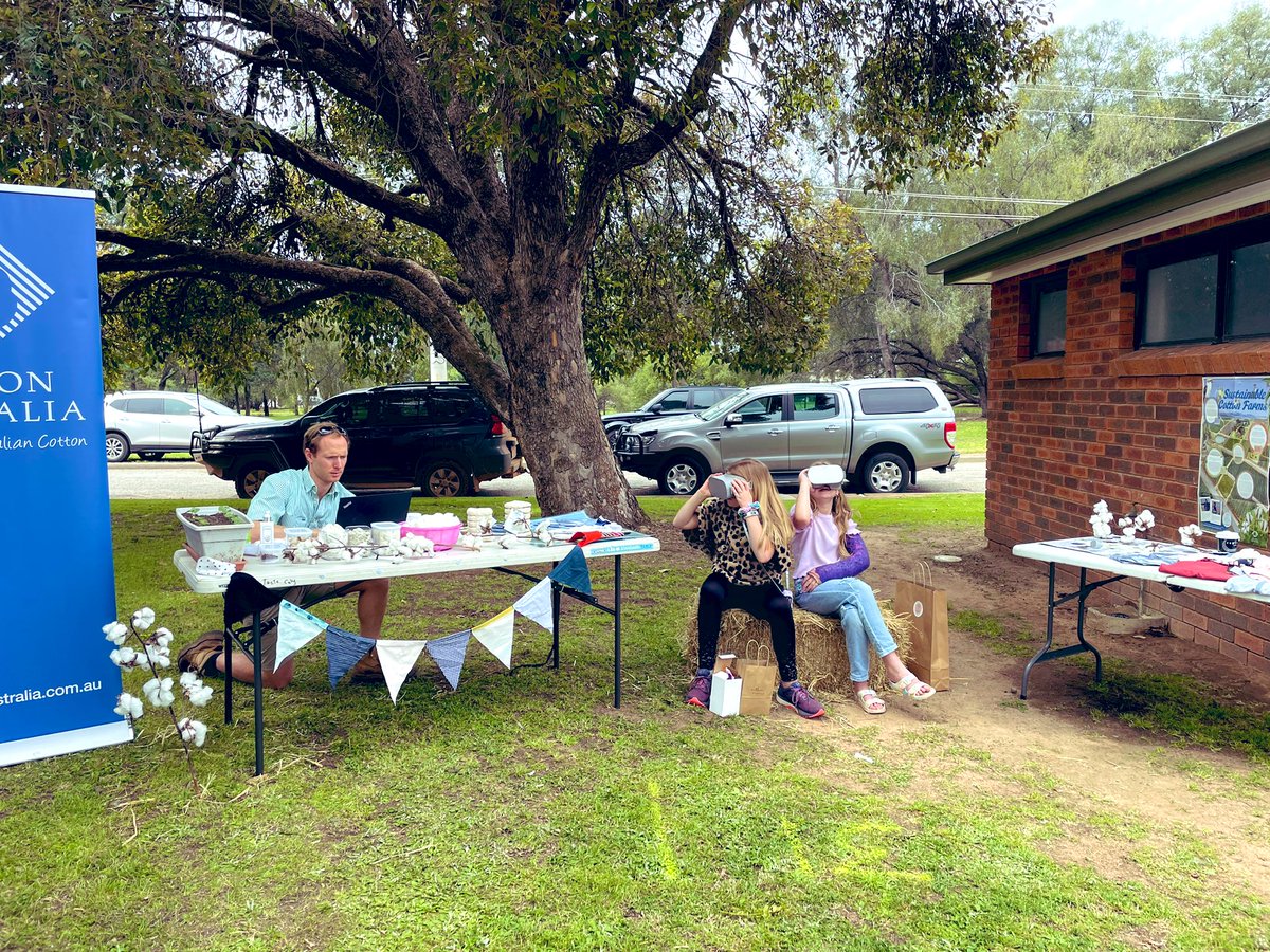 HBrickhill's tweet image. Fun day out at the Coly Taste Festival - a great initiative showcasing local food &amp;amp; #fibre to the community 🌱👩‍🌾➡️👕🧵👖 
@CottonAustralia 

Thanks to no. 1 volunteer @Matt_Champness for his help!