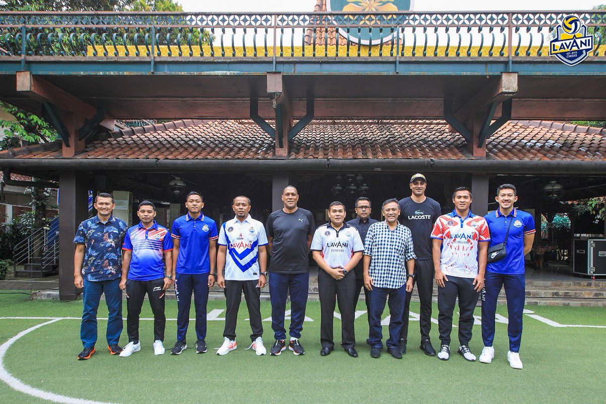 LavaniForever's tweet photo. 🇮🇩 Setibanya di Indonesia, Coach Vives &amp; Garcia disambut oleh pembina Lavani Bapak SBY beserta keluarga di kediamannya, Cikeas. 

🙏🏻🙏🏻 Bapak SBY menyampaikan rasa bahagianya atas bergabungnya Coach Vives dan kembalinya Garcia, juga Leandro utk memperkuat Lavani pada Proliga 2023. https://t.co/WaHkj0ynOr
