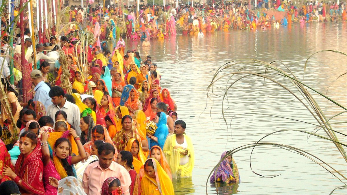 sumitiit2009's tweet photo. आप सभी को सूर्य आराधना, लोक आस्था, शुद्धता व पवित्रता के पावन महापर्व 'छठ पूजा' की ��ार्दिक शुभकामनाएँ। छठी मैया सभी को सुख-समृद्धि एवं उन्नति दे, यही कामना है।

#ChhathPuja2022 https://t.co/EDQHSBamqj