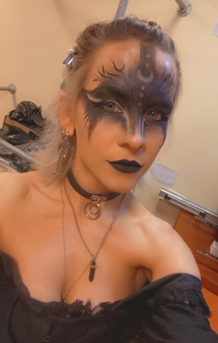 jenasaurusrex94's tweet photo. Night 2 if the Halloween weekend.
Went with witchy vibes. https://t.co/6hNAT87dcs