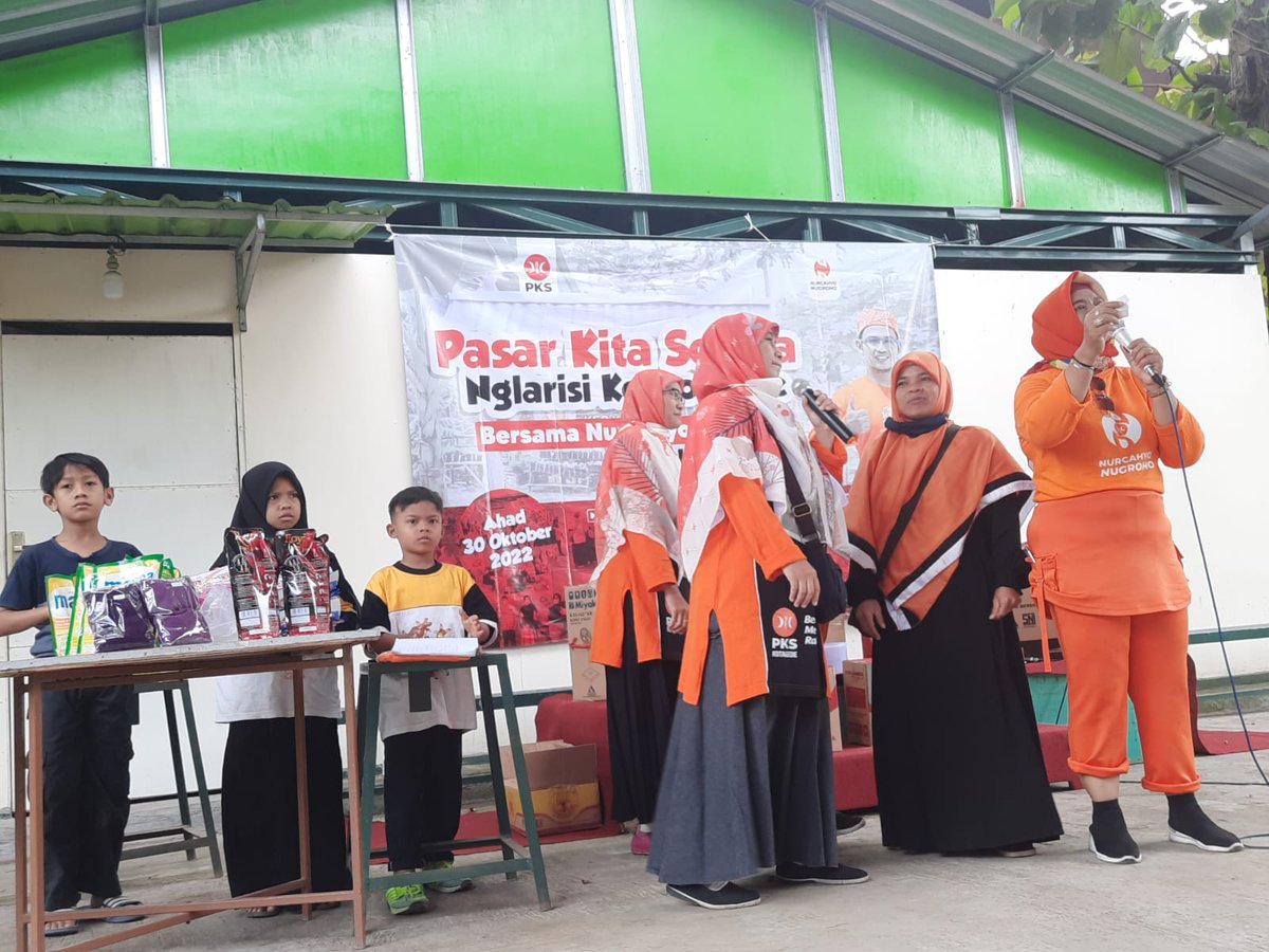 lietsrich's tweet photo. UPA bersama menyapa masyarakat dengan kegiatan senam PKS, pasar PKS lanjut kordinasi pengurus DPC 
#PKSMenyapa https://t.co/IGb5NBE7W1