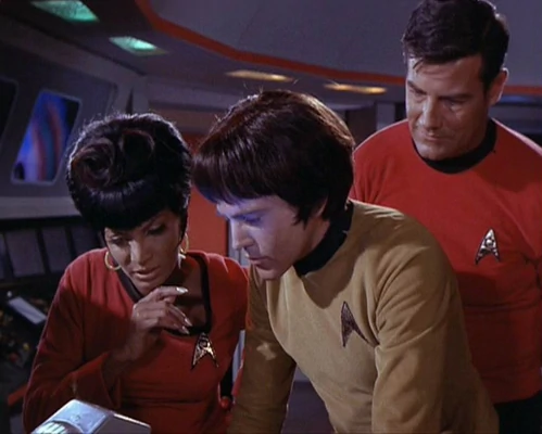 hometheater_z's tweet photo. Uhura's hair is odd in this one.  But certainly still sexy.  #TwoLoops  #SciFiHairdoo
#TOSSatNight https://t.co/8jojjFITZw