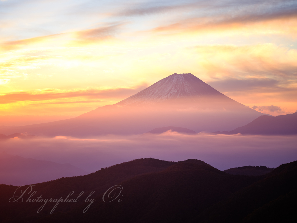 朝焼けに染まる今朝の富士山です😊