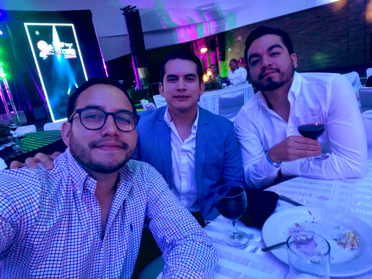vicorozco7's tweet photo. Con mis Rs favoritos #CAU2022 
@EdgarVC_ @emiliolloqui10 https://t.co/f3k1JTIJFC