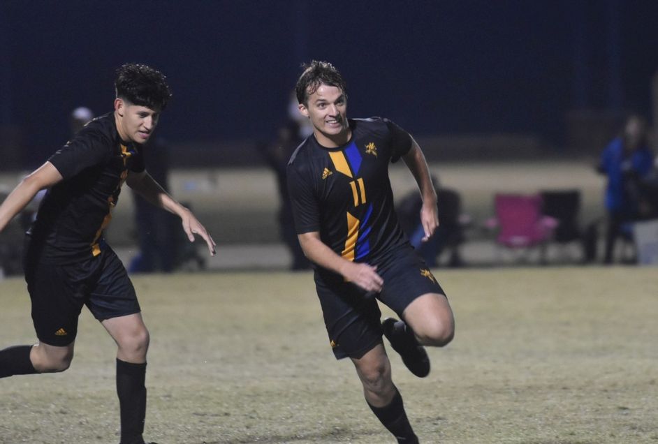 MSOC recap: Two goals from Russell Gray and another shutout for @LETUMSoccer clinches ASC Tournament berth! Story: letuathletics.com/news/2022/10/2… #FearTheSting #d3soc