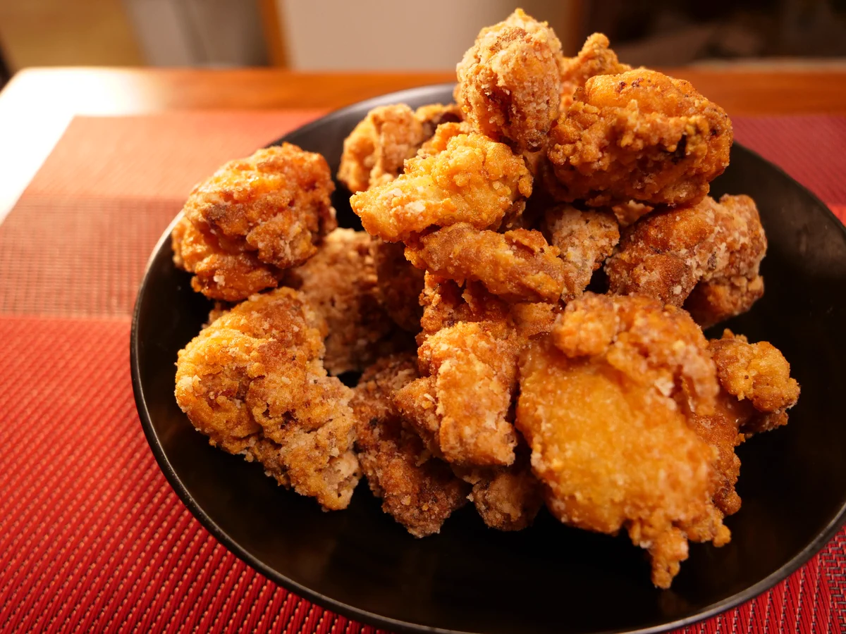 これぞ飯テロ！キムチ鍋の素で作る極上唐揚げ。