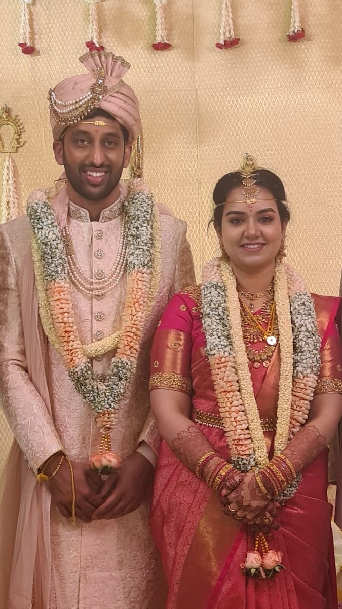 Andrew007Uk's tweet photo. @aakarsh_startup @UKinBengaluru @divyabajajj @leenavittal @GitaKrishnankut @vfleming71 @sidhu8484 @alpeshbp 🙏🏻 but it was the day of this exquisitely beautiful &amp; well matched couple - it was our honour to be there with you &amp; meet the family 🧡🤍💚 https://t.co/6A1EgntRnc