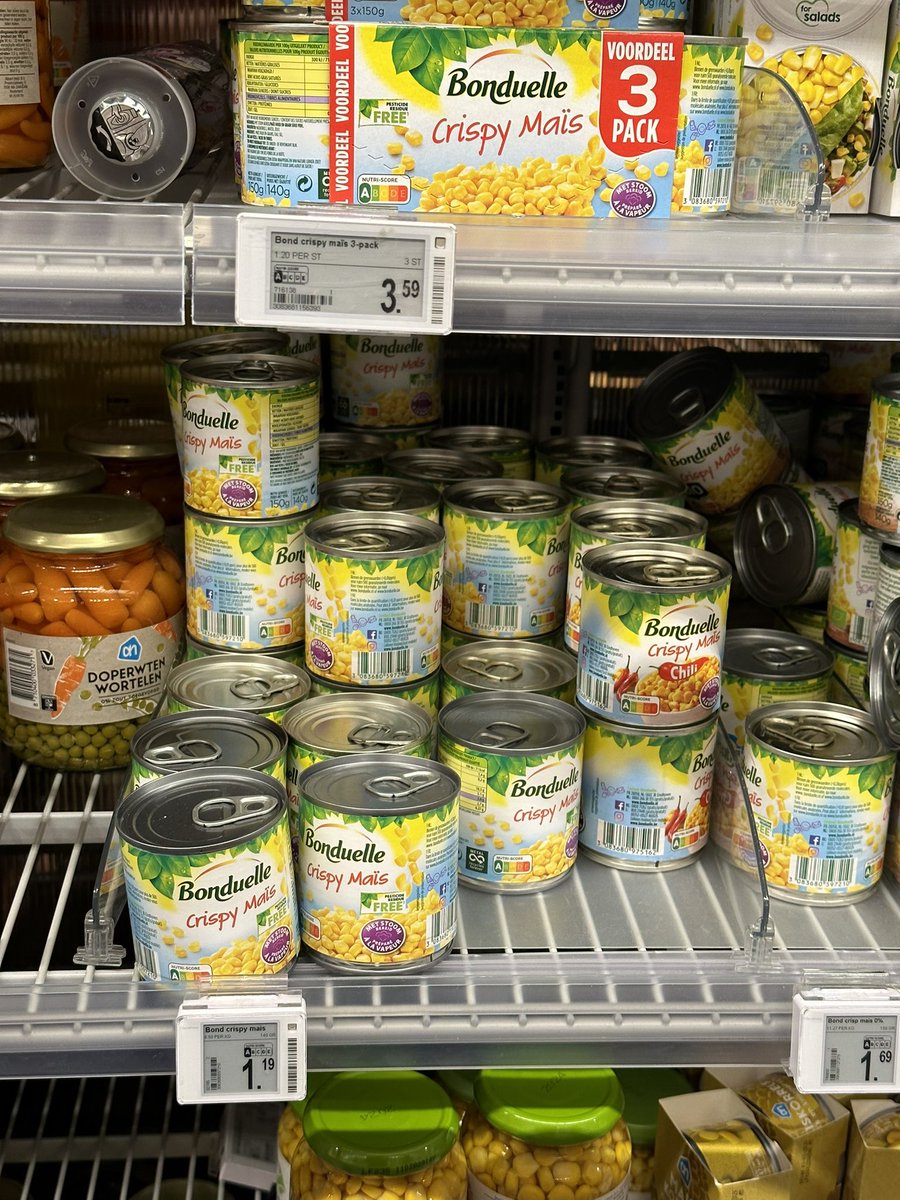 Oké <a href="/albertheijn/">Albert Heijn</a>. We hadden al het vermoeden dat jullie bij aanbiedingen eerst prijs verhogen. Maar deze is ook wel bizar. Voordeel 3pack €3,59. Los kosten de blikjes €1,19. 😳 Dus 3 blikjes samen €3,57. Voordeel? Kap met die onzin en dat consumentenbedrog. 
<a href="/Consumentenbond/">Consumentenbond</a>