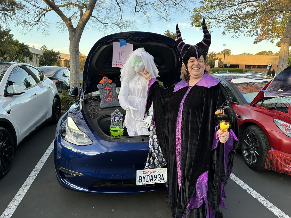 TeslaOwnersEBay's tweet photo. Still editing photos but our @Tesla Frunk or Treat tonight was off the chain! Thank you to all our members, the kids, the vendors who donated to make it a spooky 👻 good time! @elonmusk https://t.co/nKKuza1a3U
