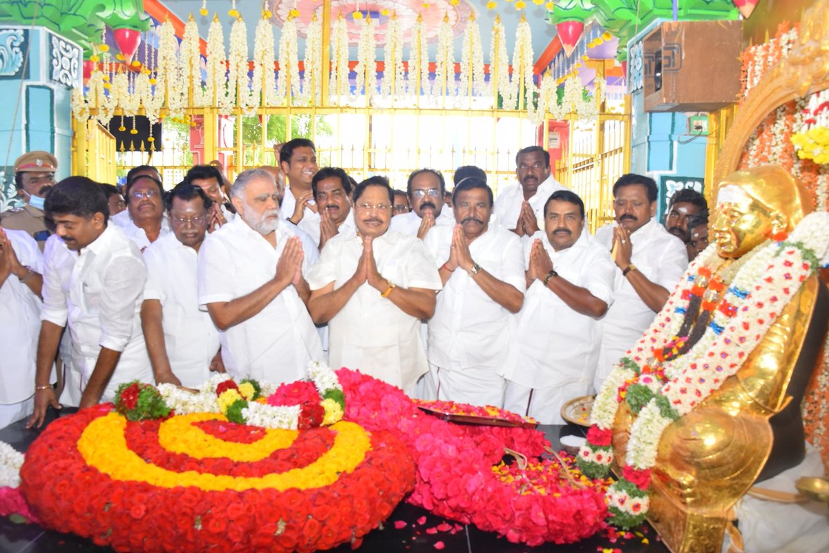 mkstalin's tweet photo. கொடுங்கோல் சட்டத்துக்கு எதிராக மக்களை அணிதிரட்டியவர்!

ஆங்கிலேய ஆட்சிக்கு எதிரான போராட்டத்தில் நேதாஜியின் கரத்தை வலுப்படுத்தியவர்!

"தென்னகத்து போஸ்" ஐயா பசும்பொன் திருமகனார் முத்துராமலிங்கத் தேவர் அவர்களின் தீரத்தையும், தியாகத்தையும், நற்பணிகளையும் நன்றியோடு நினைவுகூர்கிறேன்! https://t.co/4Fq7y8cjSw