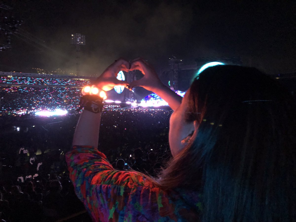 wonderland_hush's tweet photo. Y como recordar es vivir… 🥺🌻🪐🌏✨ @coldplay #MusicoftheSpheresWorldTour #coldplaycolombia https://t.co/N59oMBdeXd