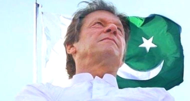 PTIofficial's tweet photo. چوروں کی غلامی سے بہتر موت ہے، میں کبھی چوروں کی غلامی قبول نہیں کروں گا: چئیرمین عمران خان https://t.co/abDRp3ECqZ