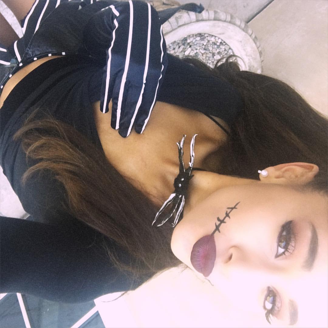 throwbacksofag's tweet image. ariana grande via instagram post 7 years ago today with "show starts so soon! @hondastage @iheartradio #iheartariana #Focus ♡"(30th october 2015)