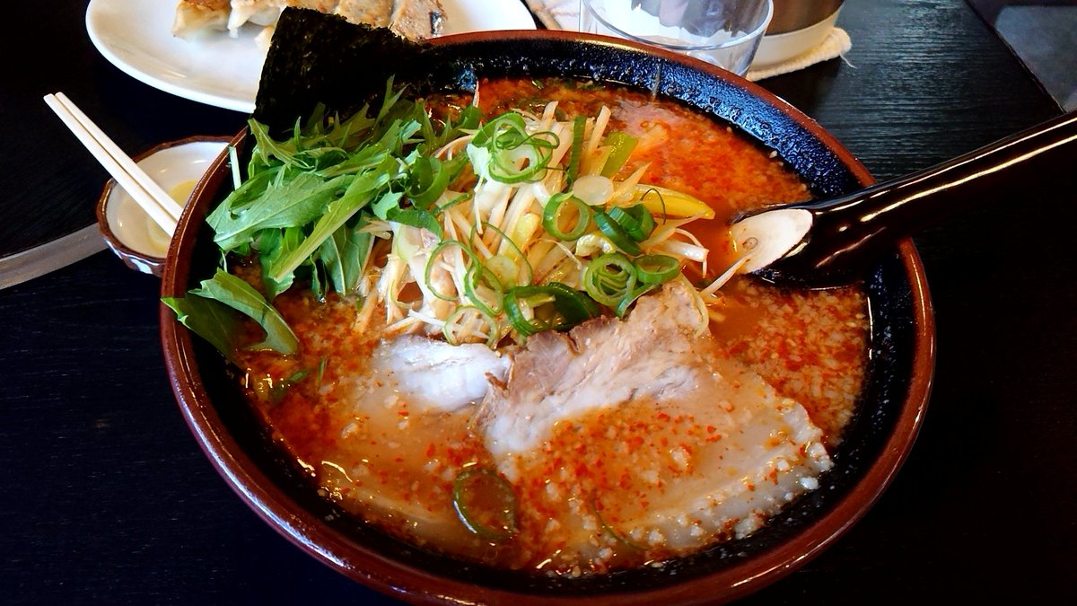 MKANGTAM's tweet photo. 小諸市「麺や双龍」
ネギ辛味噌ラーメン。
焼き餃子。
ライス。

ラーメン美味しかった。
餃子は普通。
ライスは頼まなきゃ良かった…💧不味かった。(笑) https://t.co/dOiPkHXcHC