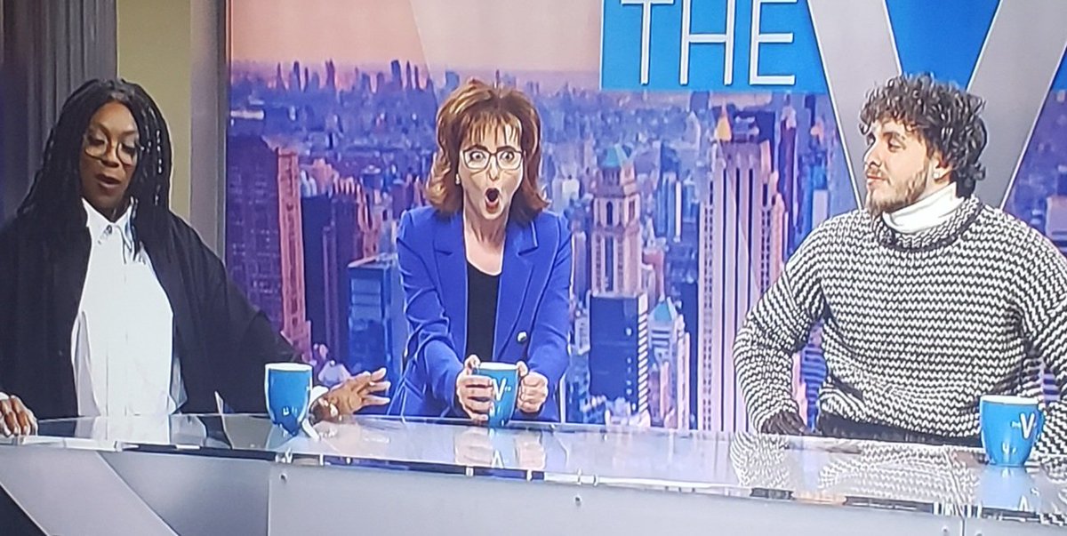 Johnny89612223's tweet photo. #snl
oh shit that metaphor line is good https://t.co/WnjzvE4Y7H