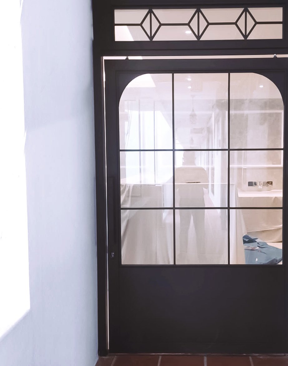 SHSpringhill's tweet photo. This gorgeous hardwood door deserves some appreciation today.
#hardwood #door #sneekpeek #preview #fyp #completeremodel #coldweather #interiordesign #newbeginnings #hotel #hoteldesign #resort #naturelovers #cameronhighlands #pahang #getaway #weekendvibes https://t.co/ODnO5I6Gzh