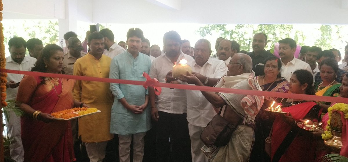 Kalaburgivarthe's tweet photo. #KUWS&amp;DB ಅಧ್ಯಕ್ಷ @rajugoudaNS, ಎಂ.ಎಲ್.ಸಿ. @BGPatilBJP, @KalaburgiCorp ಸದಸ್ಯ ಪ್ರಭು ಹಾದಿಮನಿ, ಆಯುಕ್ತ @bhuvaneshpatil, ಮಂಡಳಿಯ ಕಲಬುರಗಿ ವಲಯದ‌ ಸಿ.ಇ ಎಸ್.ರಮೇಶ, ಇ.ಇ. ನರಸಿಂಹರೆಡ್ಡಿ, ಕಲಬುರಗಿ ನಗರಾಭಿವೃದ್ಧಿ ಪ್ರಾಧಿಕಾರದ ಆಯುಕ್ತ ದಯಾನಂದ ಪಾಟೀಲ ಸೇರಿದಂತೆ ಇನ್ನಿತರಿದ್ದರು

@CMofKarnataka @NiraniMurugesh https://t.co/ArIXn11l1g