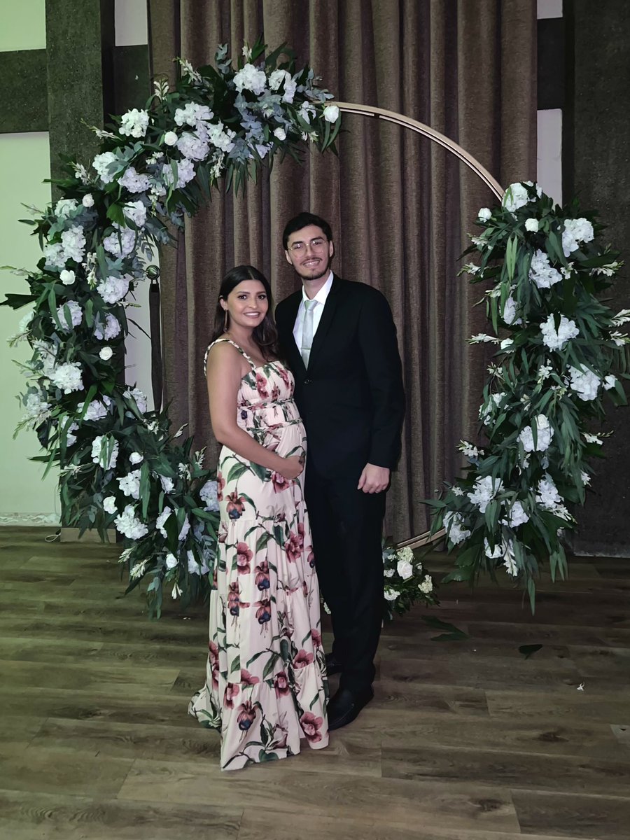 carmenchz's tweet photo. La primera boda de ELI https://t.co/V9oz3KffWD