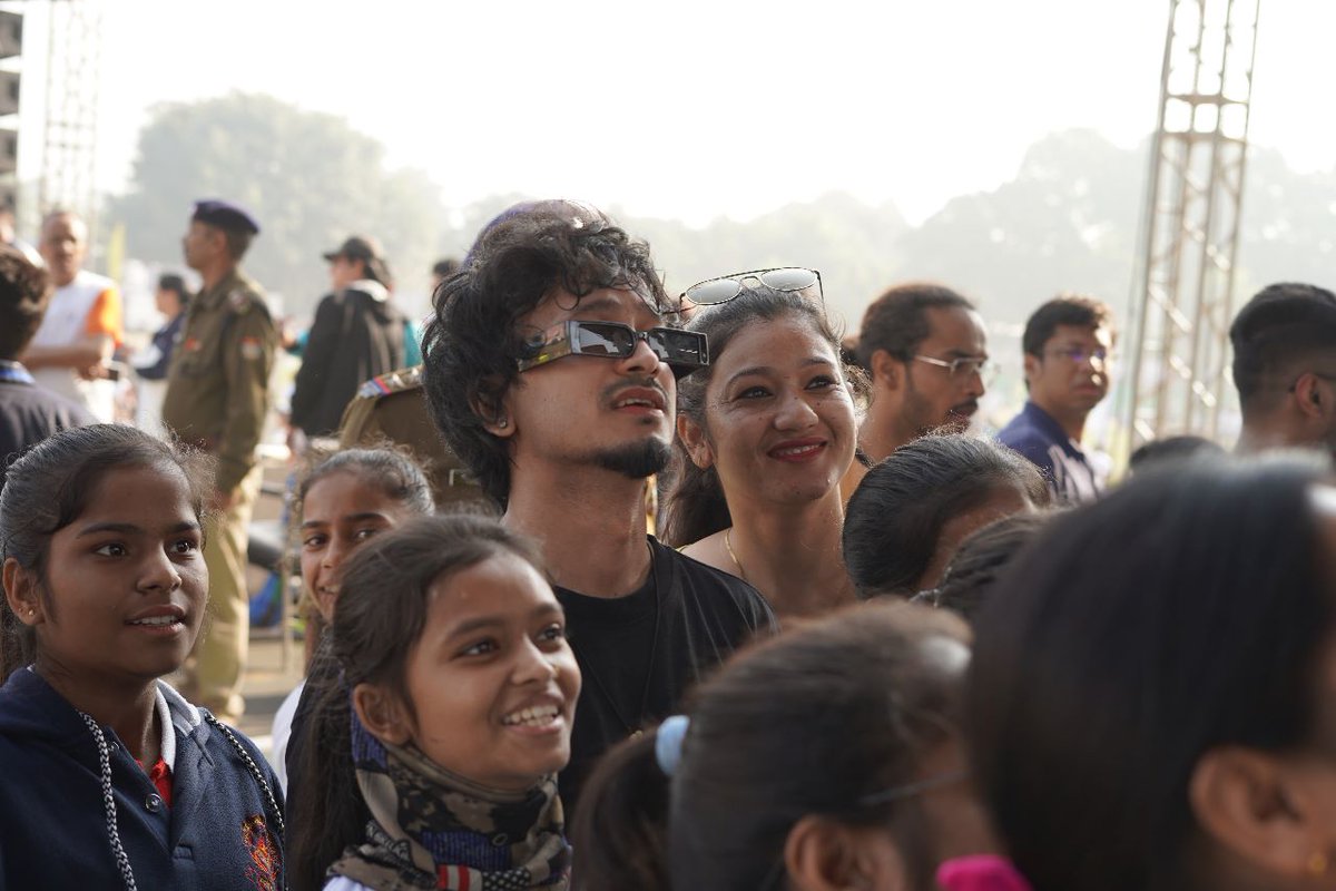 DehradunPolice's tweet image. #RunForUnity और #RunAgainstDrugs की थीम पर #UttarakhandPolice द्वारा आयोजित हंस फाउंडेशन #DehradunMarathon2022 के लिए विदेश से आए धावकों ने गर्मजोशी दिखाई। #उत्तराखंडपुलिस मैराथन @PMOIndia @HMOIndia @ukcmo @pushkardami @AshokKumar_IPS