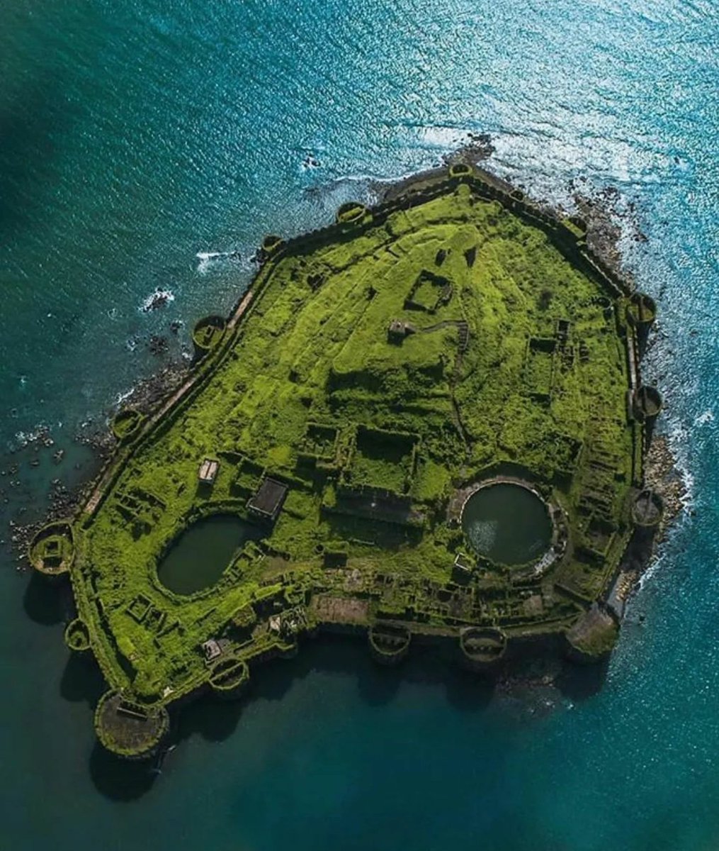 rightwingchora's tweet photo. 10 best forts of Maharashtra which are best for tourist destination 

1. Murud Janjira https://t.co/tpl5s8OrTo