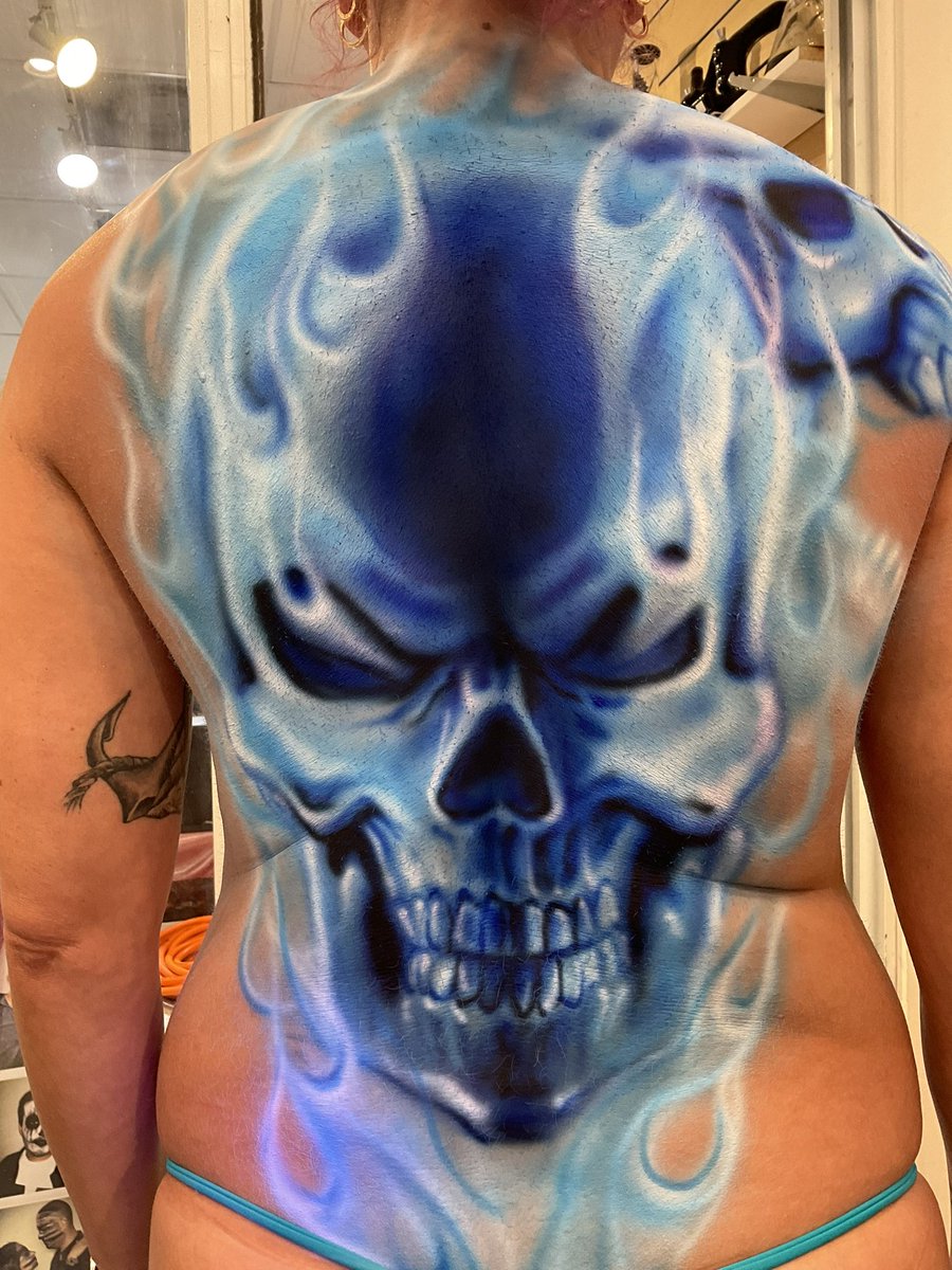 dutchbihary's tweet photo. Amazing #bodypainters here in #keywest for #fantasyfest2022 @dutchbihary and other artists that aren’t on Twitter!! Here are some images from Wednesday. Miss Moss MUA https://t.co/1wOuLeBb5e