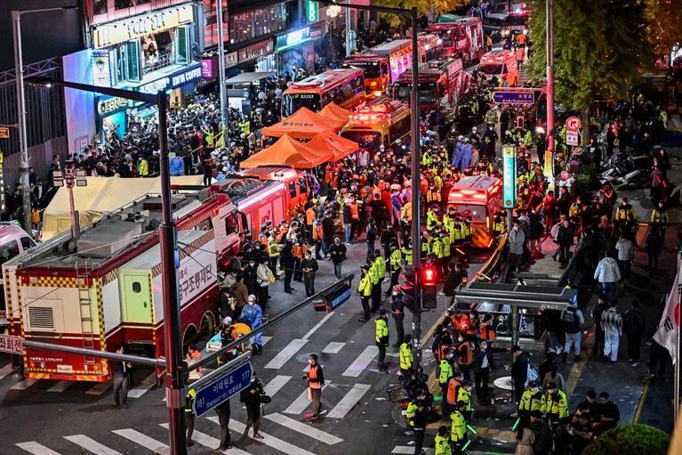 Japan_z_abdel's tweet photo. H.S: Plus de 150 morts et 150 blessés à Itaewon, Séoul lors de la célébration d'Halloween, ce samedi...
En cause, une bousculade qui a créé un effet de panique parmi la foule. https://t.co/AlAZHds7mt