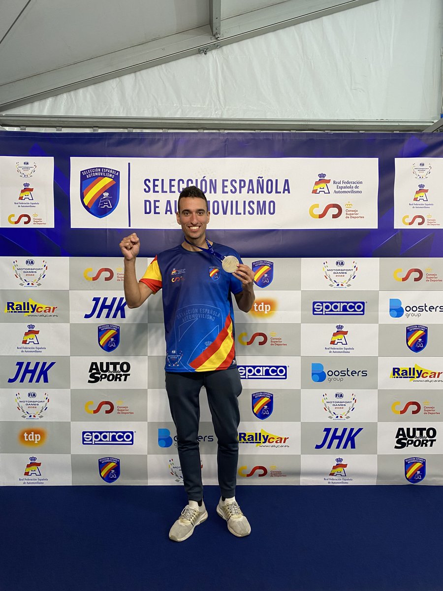 AsparTeam's tweet photo. 🥉 @AsparEsportTeam, de la mano de Alberto García (@Albertito_Peter), ha logrado, tras una carrera espectacular, la medalla de bronce en #Esports en los @fiamgames.

¡Enhorabuena! 

#VamosAPorTodas #TuSelección @RFEdeA https://t.co/rrgFT172jo