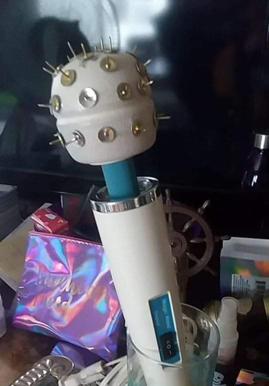 Cyan_aneki's tweet image. Bout to watch Hellraiser with a full immersion experience