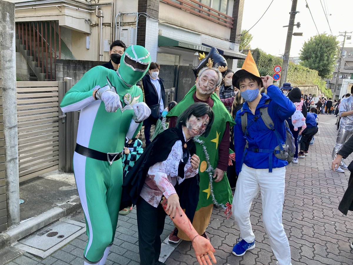 方南町では 方南町ハロウィンwith日曜まつり 開催 仮装パレードやお菓子撒きなど 仮装 した子供たちは皆おおはしゃぎ 夜の部は大人たちが期間限定 方南町ゾンビールをゾンビアガーデンで堪能 大人も子供も楽しめたハロウィンでした ハロウィン 仮装 コスプレ 方南町では 方南町ハロウィンwith日曜まつり 開催 仮装パレードやお菓子撒きなど 仮装 した子供たちは皆おおはしゃぎ 夜の部は大人たちが期間限定 方南町ゾンビールをゾンビアガーデンで堪能 大人も子供も楽しめたハロウィンでした ハロウィン 仮装 コスプレ