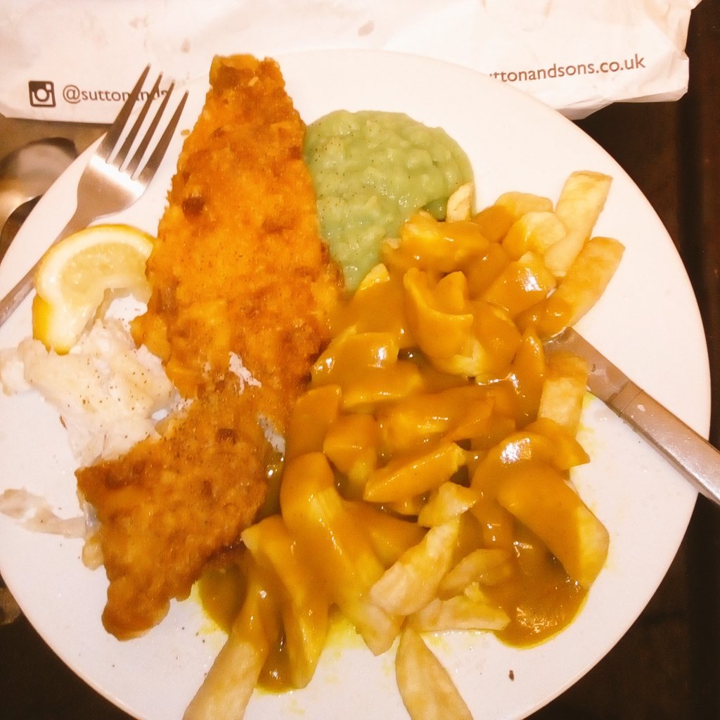 adiskype's tweet photo. @Alex_Hollywood1 Cod🐟chips🍟lashings++salt'n'vinegar++ with curry🔥sauce&mushy🗾peas!
#SuttonAndSons
Blimey, got to get that lot home to scoff then rest!🍽️🛏️😄 https://t.co/xboU3X0yQQ