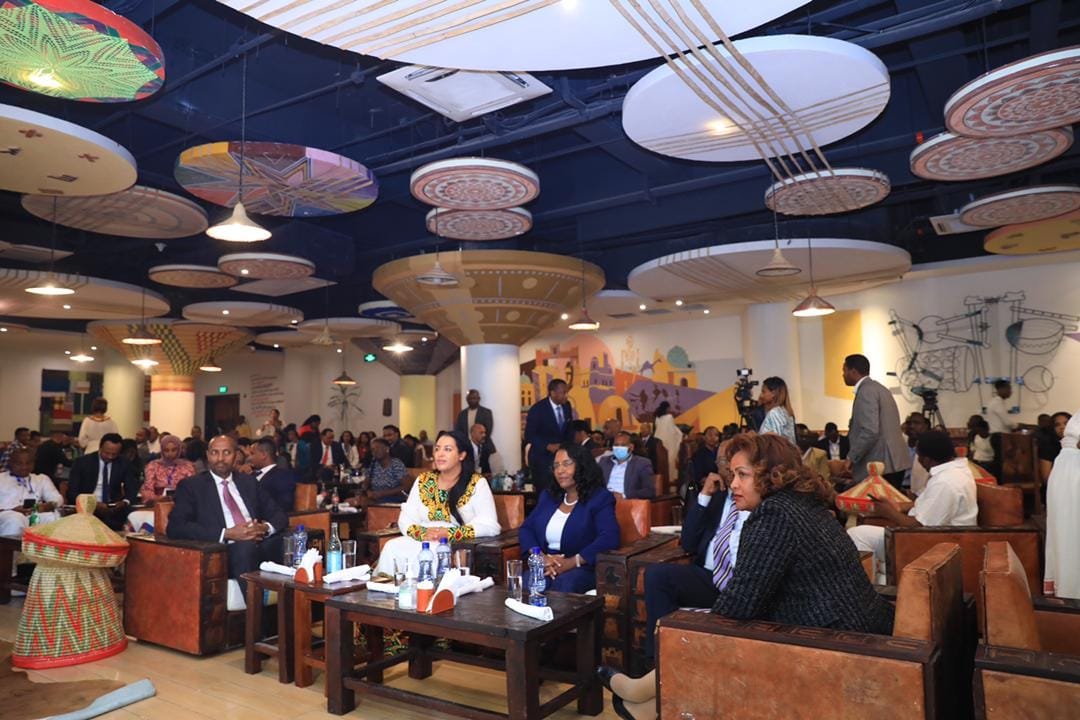 AdanechAbiebie's tweet photo. የመጀመርያውን የአፍሪካ ወጣቶች ጉባኤ ለመሳተፍ ወደ ከተማችን አዲስ አበባ የመጡትን ወጣቶችና እንግዶቻችን እንኳን ደህና መጣችሁ አቀባበል በማድረጋችን ደስ ብሎናል፡፡ አዲስ አበባ የመላው አፍሪካውያን መዲና ናት፡፡ 
1/2 https://t.co/wGj6Wsn3Yw