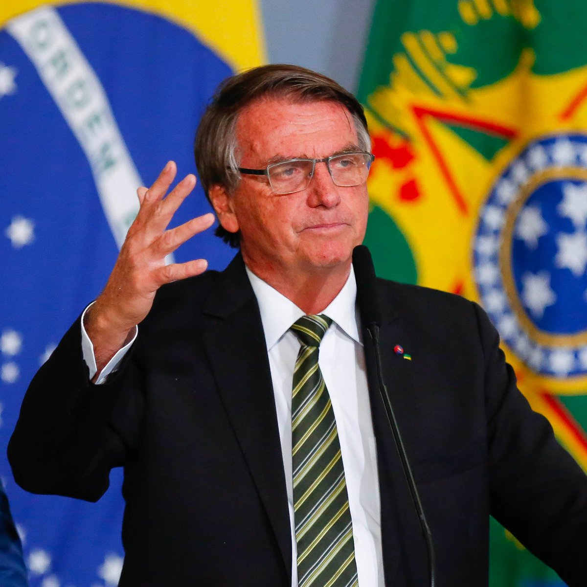 poptime's tweet photo. 🚨 ATUALIZAÇÃO: Lula venceu em Nova Zelândia, Austrália, Coréia do Sul e China, enquanto Bolsonaro apenas no Japão! #Eleicoes2022 https://t.co/uC4wJsiuQK