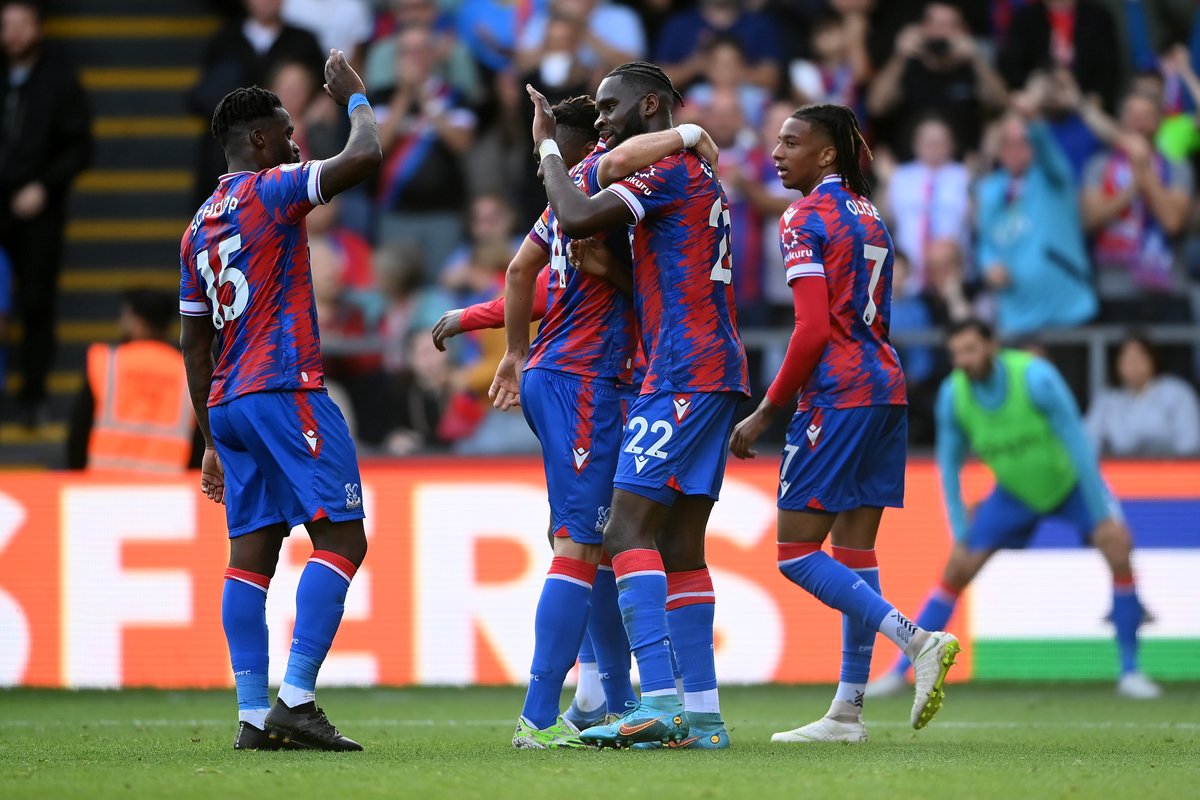 FondoPremier's tweet photo. 📌 CRY 1⃣-0⃣ SOU: Edouard da los tres puntos al #CrystalPalace
📌 NEW 4⃣-0⃣ AVL: El #Newcastle golea al #AstonVilla 
📌 FUL 0⃣-0⃣ EVE: Combate nulo entre #Fulham y #Everton 
📌 LIV 1⃣-2⃣ LEE: El #LeedsUnited toma Anfield https://t.co/I6hlL9CS76