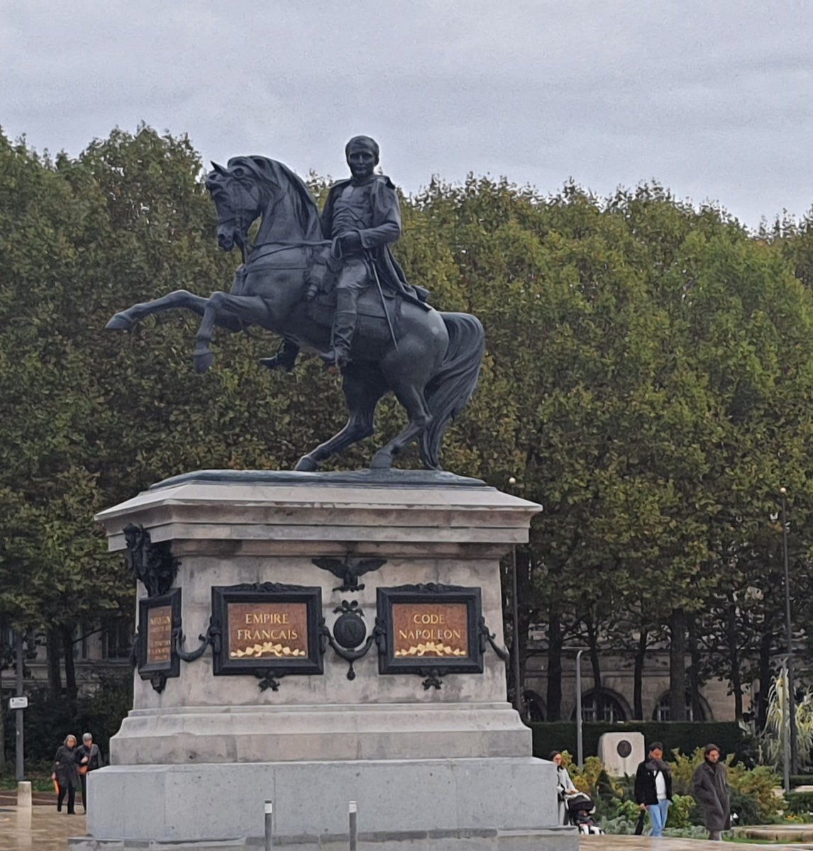 Rouen. Restaurée et à  sa place.