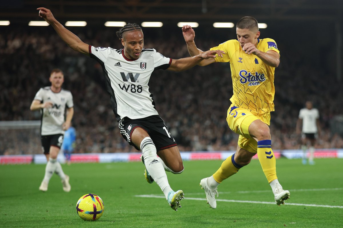 FondoPremier's tweet photo. 📌 CRY 1⃣-0⃣ SOU: Edouard da los tres puntos al #CrystalPalace
📌 NEW 4⃣-0⃣ AVL: El #Newcastle golea al #AstonVilla 
📌 FUL 0⃣-0⃣ EVE: Combate nulo entre #Fulham y #Everton 
📌 LIV 1⃣-2⃣ LEE: El #LeedsUnited toma Anfield https://t.co/I6hlL9CS76