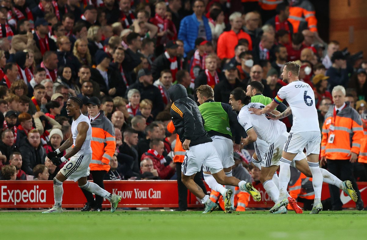 📌 CRY 1⃣-0⃣ SOU: Edouard da los tres puntos al #CrystalPalace
📌 NEW 4⃣-0⃣ AVL: El #Newcastle golea al #AstonVilla 
📌 FUL 0⃣-0⃣ EVE: Combate nulo entre #Fulham y #Everton 
📌 LIV 1⃣-2⃣ LEE: El #LeedsUnited toma Anfield