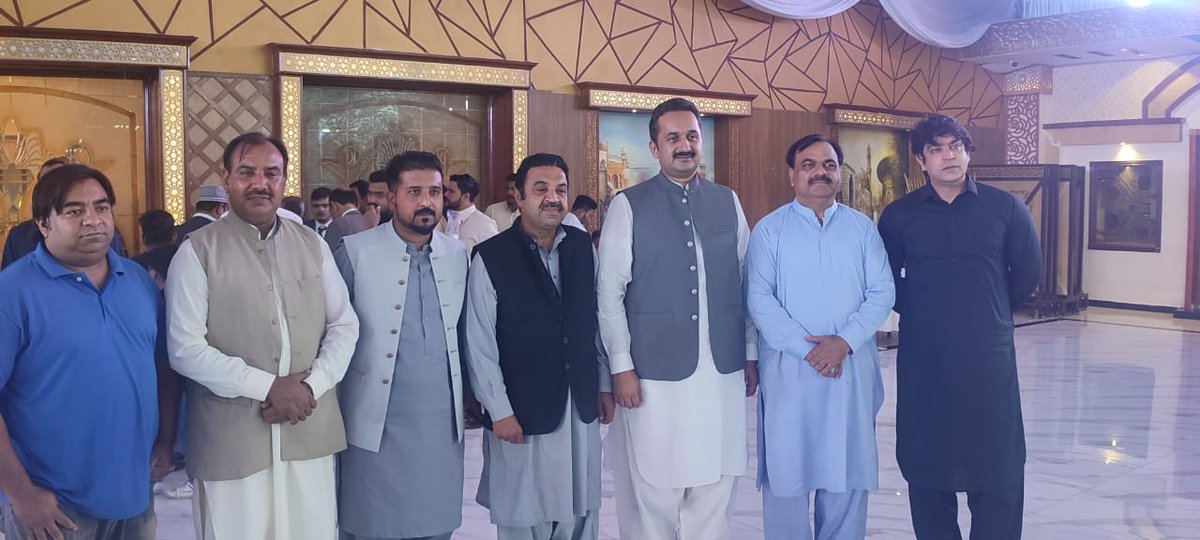 AdilBukshPK's tweet photo. ممبران پنجاب اسمبلی چوہدری عادل بخش چٹھہ بیگم طلعت شوکت منظور چیمہ صاحبہ نے سابقہ کونسلر چوہدری شفیق لمبڑدار صاحب کی بیٹی کی شادی میں شرکت کی
سابق چیئرمین بابو شعیب ادریس و دیگر بھی ہمراہ
حلقہ میں مختلف مقامات پر دوستوں بزرگوں سے ملاقات اور فاتحہ خوانی کی
#SMT #PP51 #PP52 https://t.co/7oUFKLLS4W