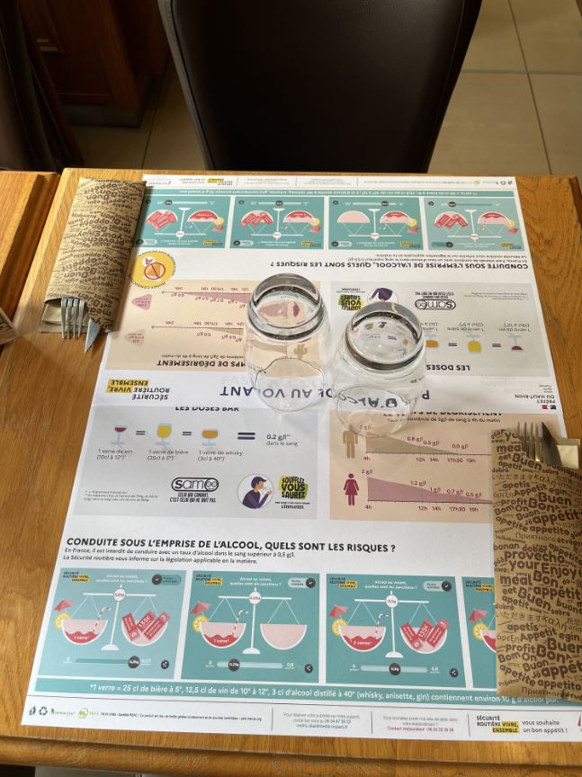 Prefet68's tweet photo. #securiteroutiere
🍷 ⛔ 🚗 Campagne de sensibilisation et de lutte contre l'alcool au volant ⤵
➡ Des sous-bocks et des sets de table ont été distribués dans des bars et restaurants du #HautRhin.
Action financée dans le cadre du #PDASR
📸 ©Media-impact https://t.co/FCjfPKTqXw