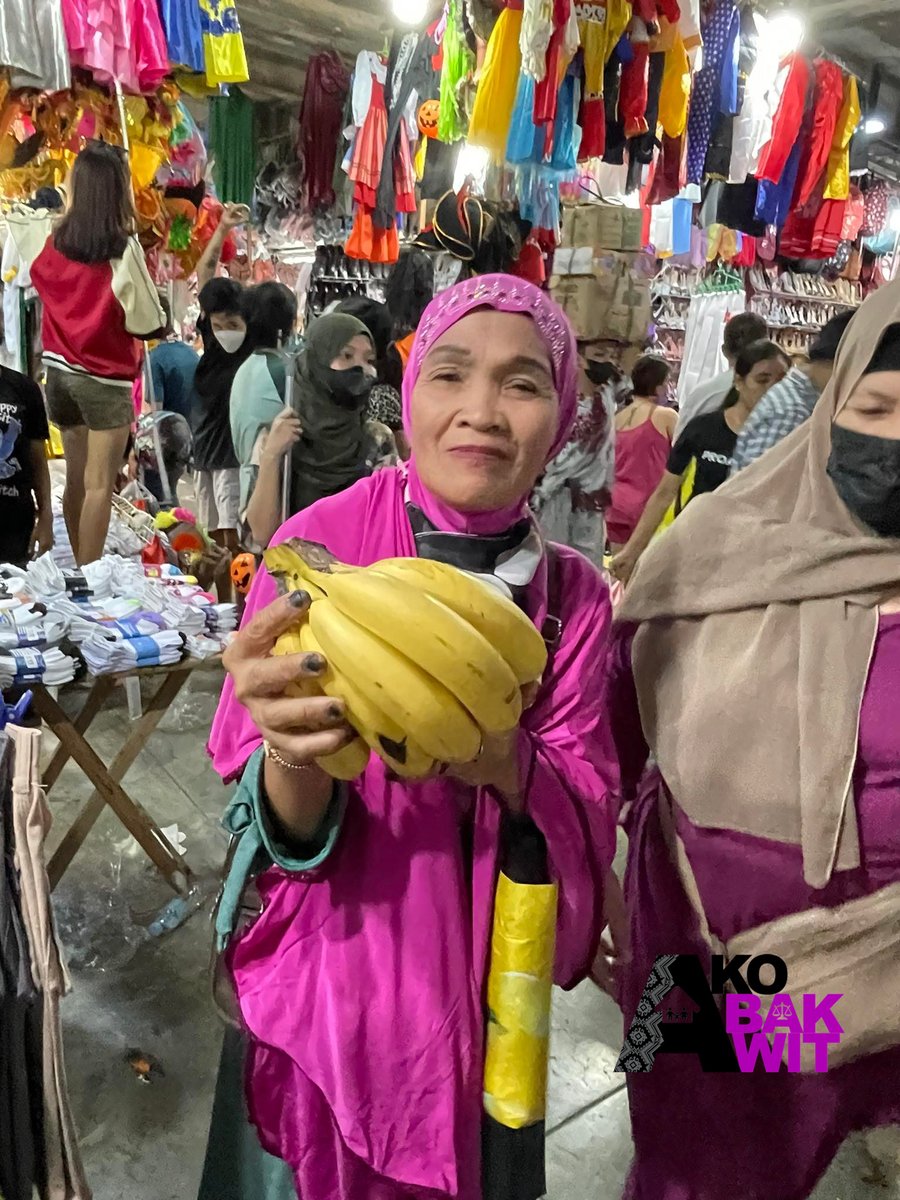 AkoBakwit's tweet photo. Nakapagbigay din tayo ng mga cavendish banana sa mga kapatid nating vendor sa ilang piling lugar sa Metro Manila at Rizal.

Maraming salamat sa Rise Against Hunger Philippines at Dole Philippines at sa lahat ng mga tumulong upang maipaabot ito.

#AkoBakwit https://t.co/RDkyAeB2uu