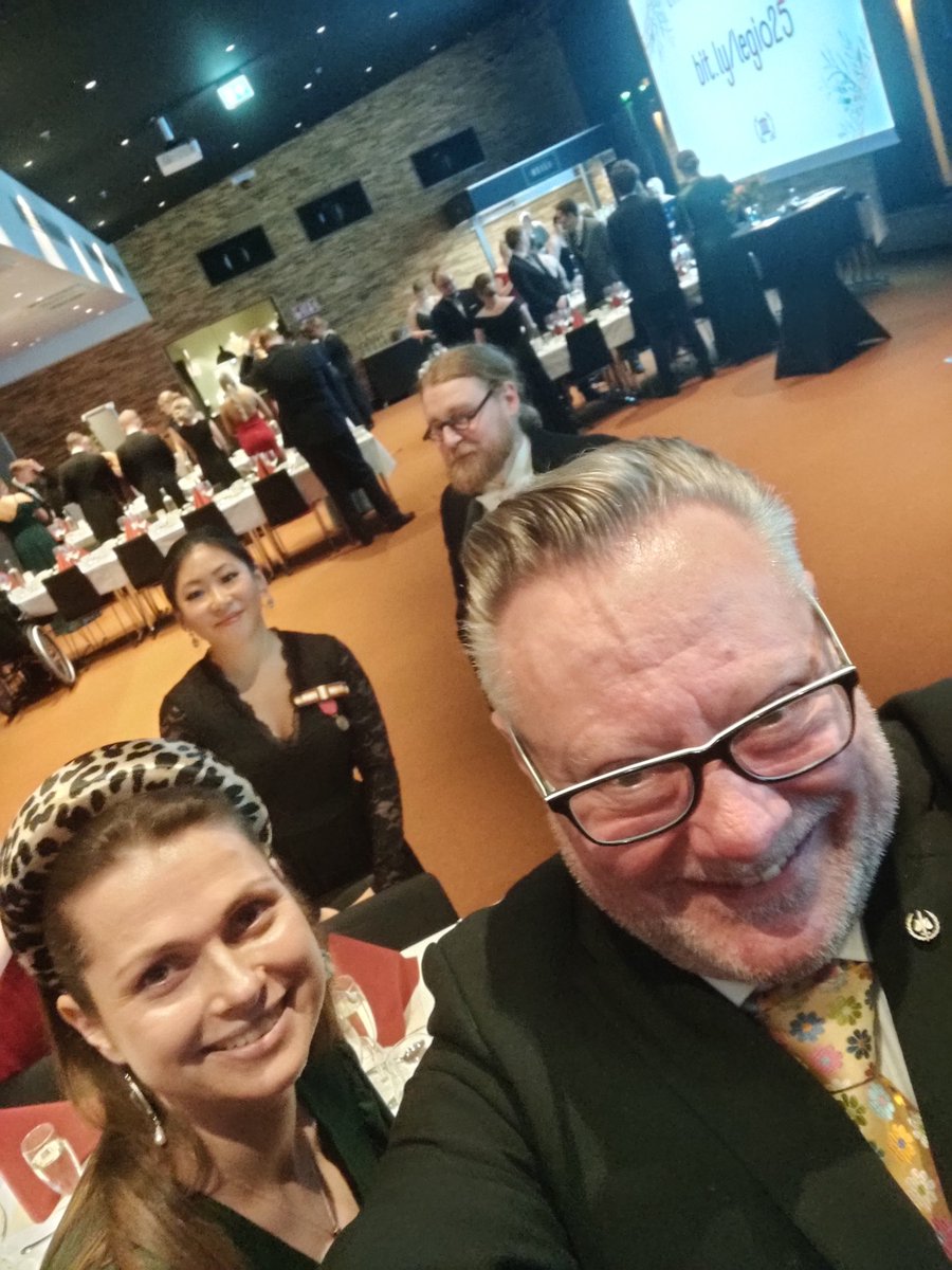 HVoikeus's tweet photo. Eilen juhlittiin @Legiory 25-vuotisjuhlissa! Onnea Legio!

Hyvinvointioikeuden tiimin onnittelutervehdyksen veivät @KaijusE @KataMauranen @PauliRautiainen.

@UEFLawSchool @UniEastFinland https://t.co/99ZQs2F2a6