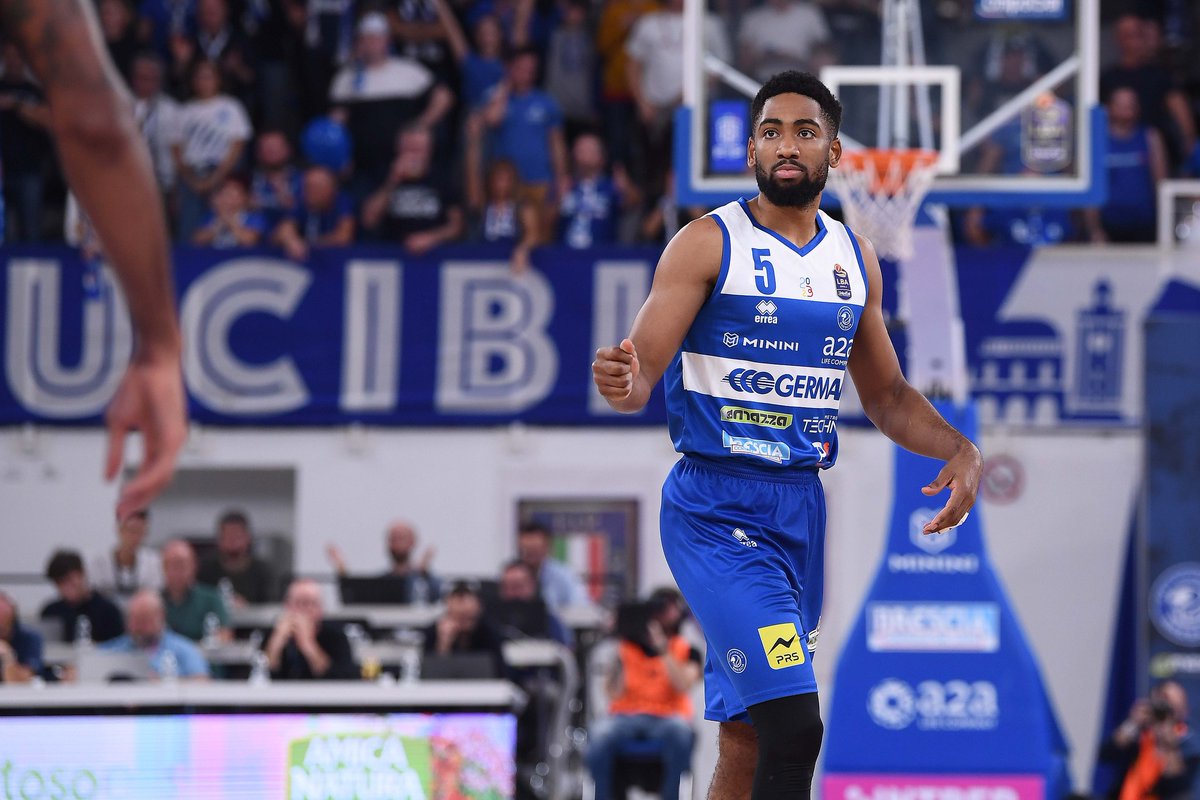 GermaniBrescia's tweet photo. Rise up 𝙩𝙤𝙜𝙚𝙩𝙝𝙚𝙧 💪🏼💙
La gallery completa: https://t.co/VhX6QzblLZ 👈
#DreamBig | #BREPES | #Brescia | #TuttoUnAltroSport https://t.co/AYefdKd5YX