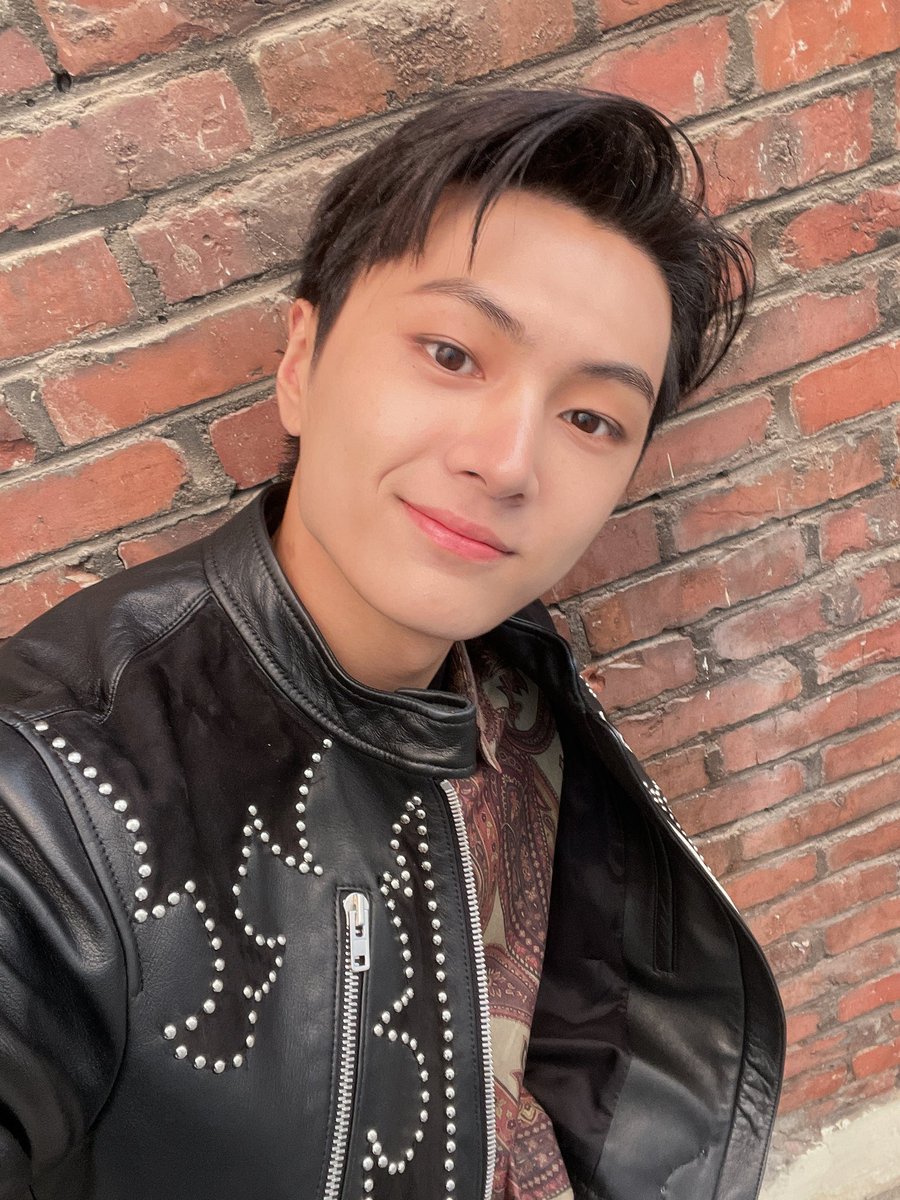 rina__JS's tweet image. 2022.10.30 
ジェイくん 個別サイン会 レポ

ん？？の破壊力やばすぎたけどジェイくんほんとにかっこよかった！😭🤍
幸せ空間＆幸せな時間すぎた、、、🥺
4枚目の写真みたいニコってして最後手振ってくれてサイン会終わりました🥰
サランヘヨ言えなかったの後悔🥺

 #ENHYPEN  #JAY