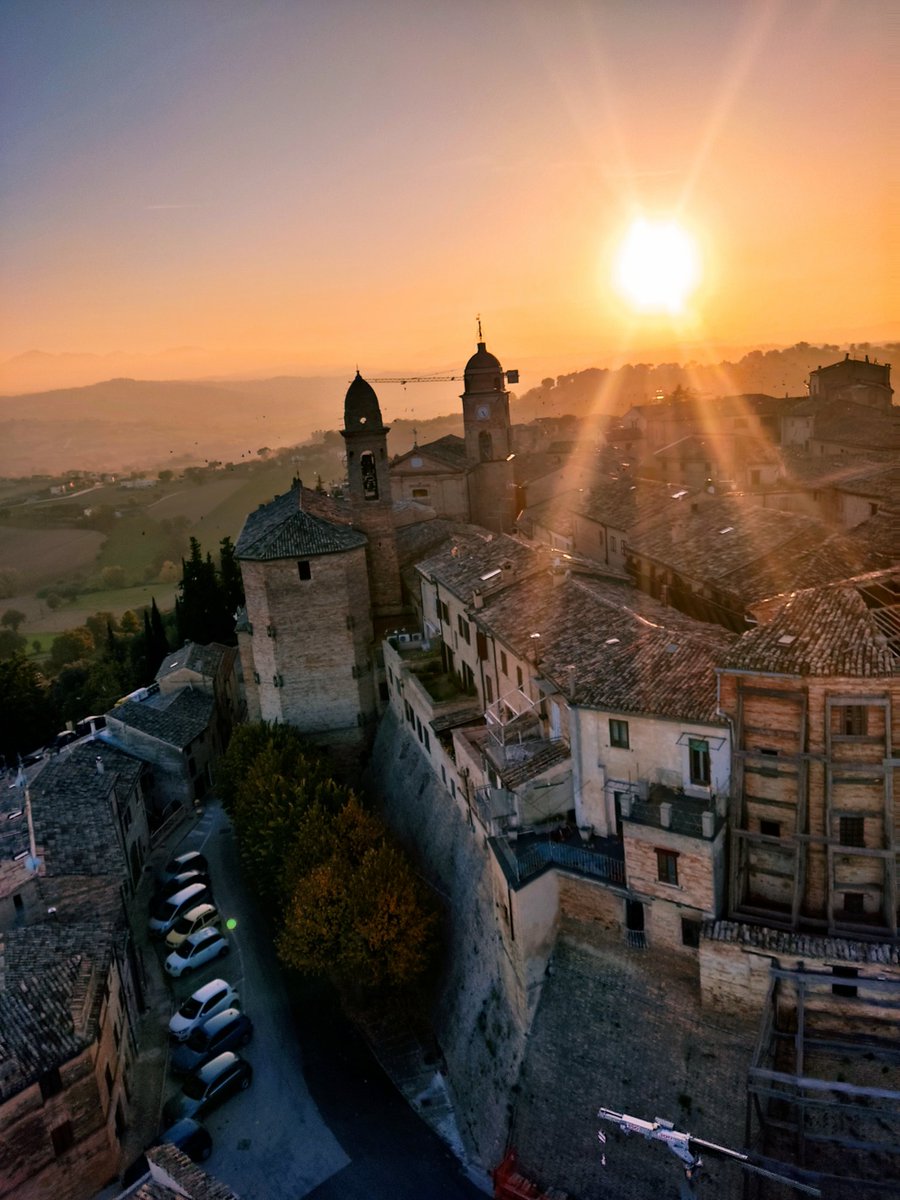 marcheitaly's tweet photo. I sogni si fanno di notte ma si vivono di giorno #petriolo #marche https://t.co/sEE82smGjr