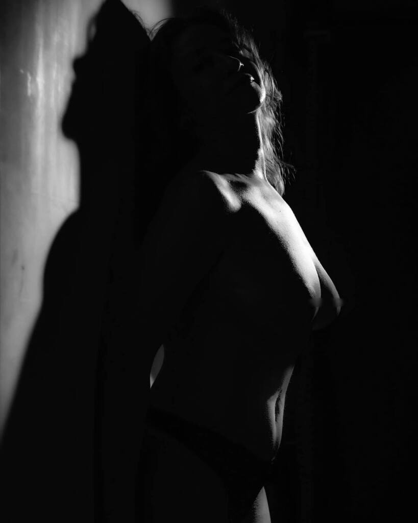 studiosdc's tweet photo. Photo du jour…
#picoftheday #photooftheday #photodujour #bnwphotography #noiretblanc #photographienoiretblanc #bodyscape #clairobscur #nu #artisticnude #corps #curvygirl #curvy #curvymodels #voluptous #courbe #studioshoot https://t.co/mpmFpBuNfr https://t.co/WNCCysatIw
