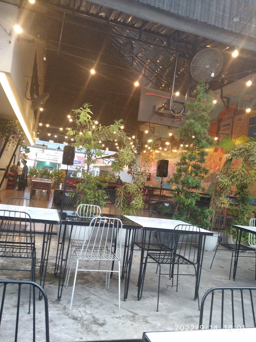 Aku tidak tahu apa yang lebih buruk , orang yang berbohong atau orang yang berpikir aku cukup bodoh untuk mempercayai kebohongannya...