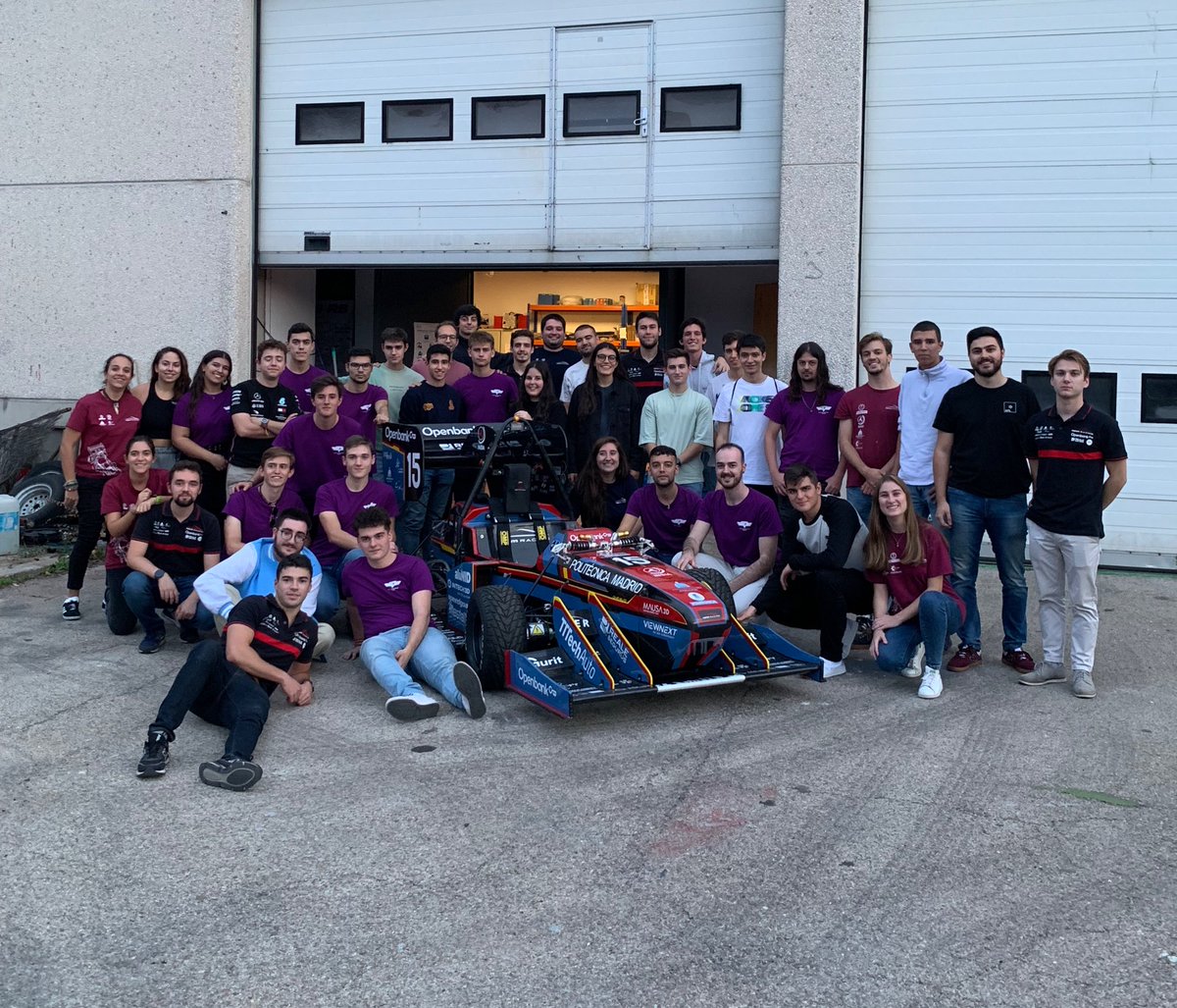 UPMRacing's tweet photo. El viernes recibimos una visita muy especial del equipo @vallracingteam. 👀👀
Pudieron visitar nuestro taller y vieron cómo trabajamos. 👨🏻‍🏭🤝🏻
Ha sido una suerte enorme para nosotros haber estado con vosotros. ¡Ojalá nos veamos pronto en las competiciones! 🏎️🔜 https://t.co/5yADFlYNkH