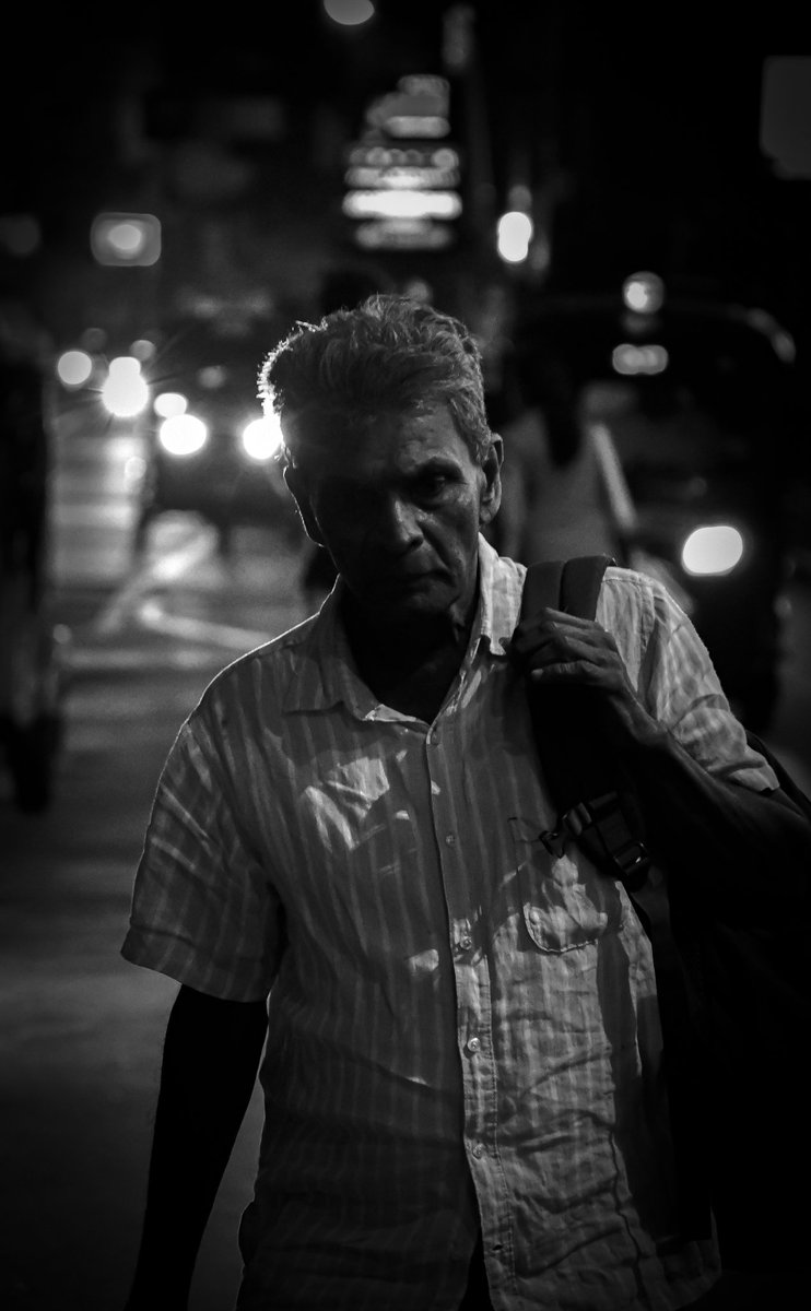 Kavindabt's tweet photo. End of the day
Captured at Nugegoda🇱🇰
#streetphotography #NightPhotography #nikonphotography #nikon #lka #blackandwhite #blackandwhitephotography #clocksgoback https://t.co/cuSF2k1hU3