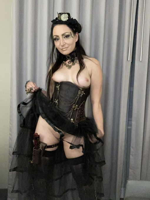 Showing off my sexy slutty steampunk Halloween costume &hellip; don&rsquo;t forget to check out https://t.co/DFKrKTLaRL<a href="/tag/footfetish"class="tags"><span>#footfetish</span></a><a href="/tag/feet"class="tags"><span>#feet</span></a><a href="/tag/feetworship"class="tags"><span>#feetworship</span></a><a href="/tag/solescloseup%20"class="tags"><span>#solescloseup </span></a>
